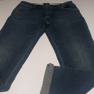 Anthropology pilcro and Letterpress em size 27
